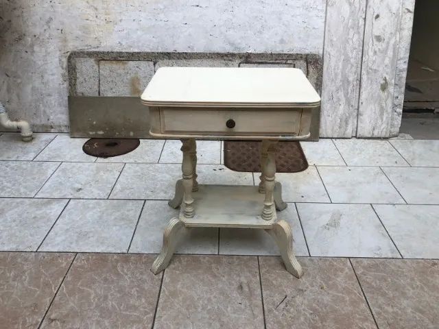 Par De Mesas De Cabeceira Em Imbuia Estilo Inglês - Foto 5