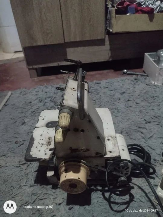 Máquina de costura Galoneira