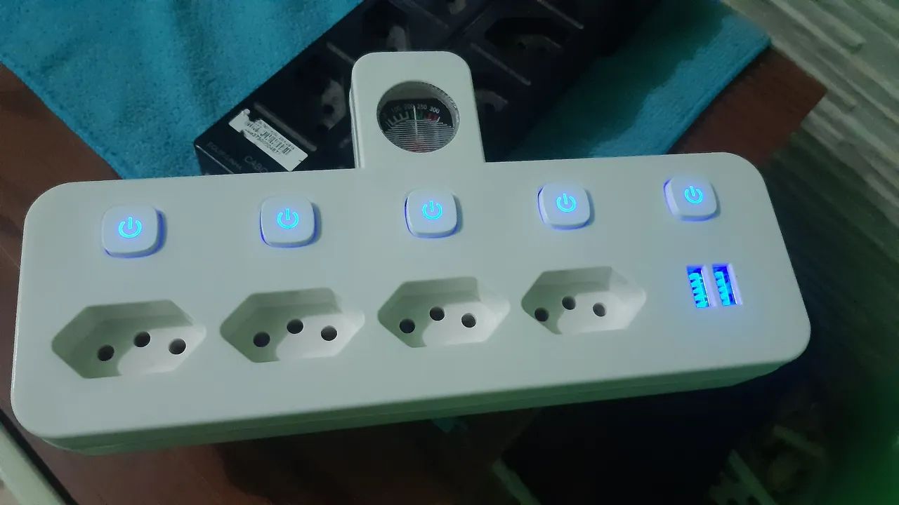 Filtro de linha 4 tomadas e 2 usb - já é o menor preço - Foto 2