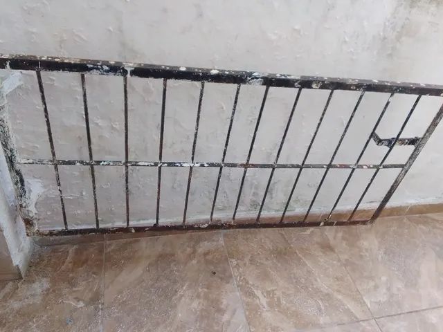 Vendo portão medindo 120 por 60 em bom estado 