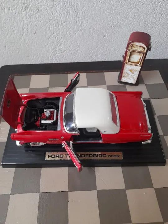 Miniatura de carro 1:18 Ford Thunderbird rias tough - Brinquedos e