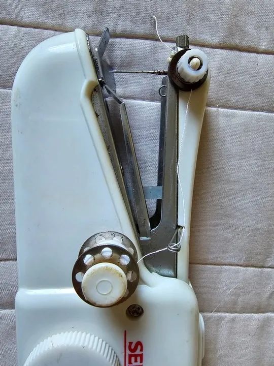 Máquina de costura à mão Senger - leia o anúncio - Foto 6