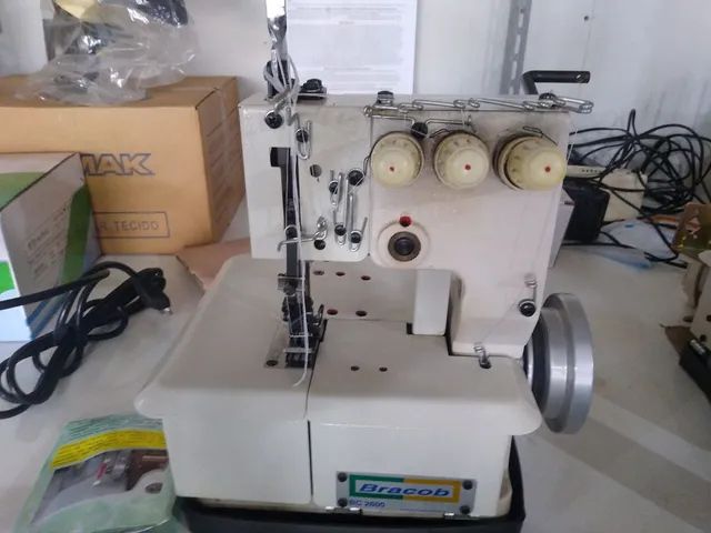Máquina de costura Galoneira semi industrial usada
