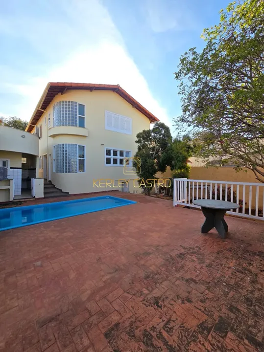 Vendo excelente casa no bairro Jardim Cambuí, com três suítes. ( Acesse nosso site )