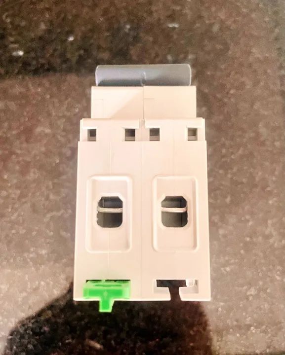 Disjuntor Din Bipolar EASY9 2P 32A Curva C 3000A Schneider - Foto 2