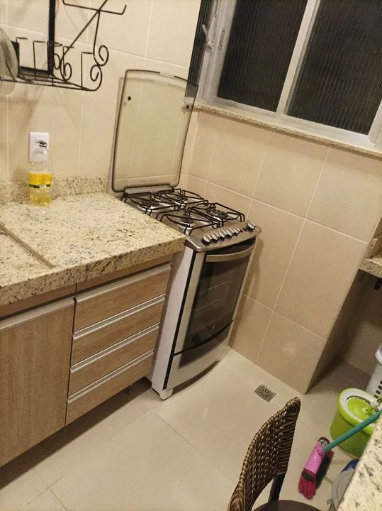 Apartamento mobiliado com água e condomínio inclusos 2 quartos e estacionamento  - Foto 2