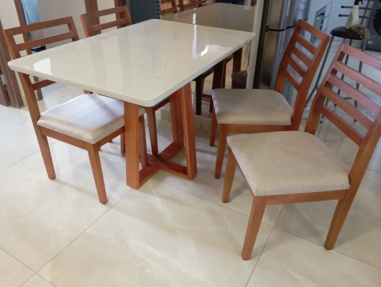 Mesa de Jantar 4 Cadeiras em Madeira pura 