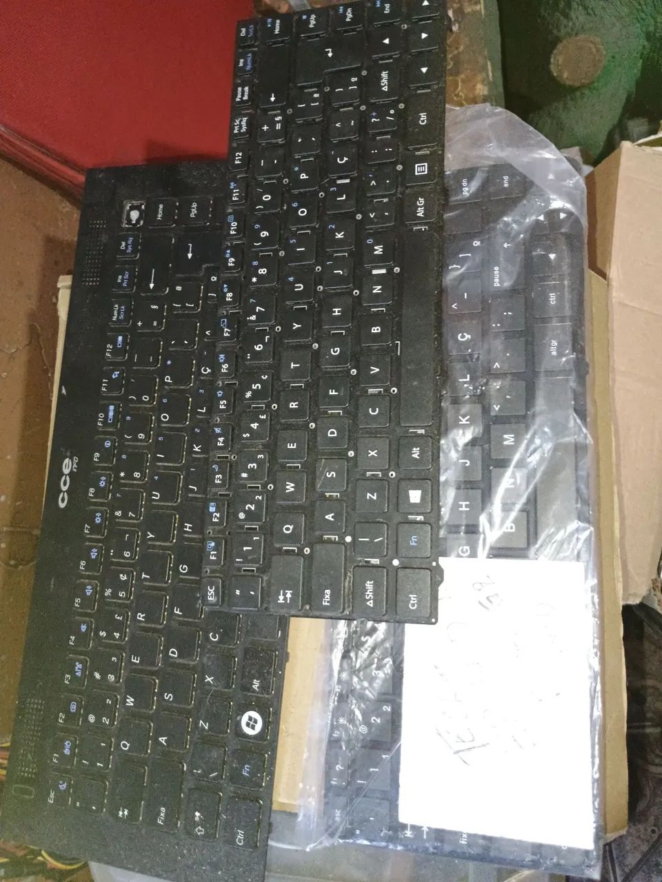 Teclados de notebooks diversos 