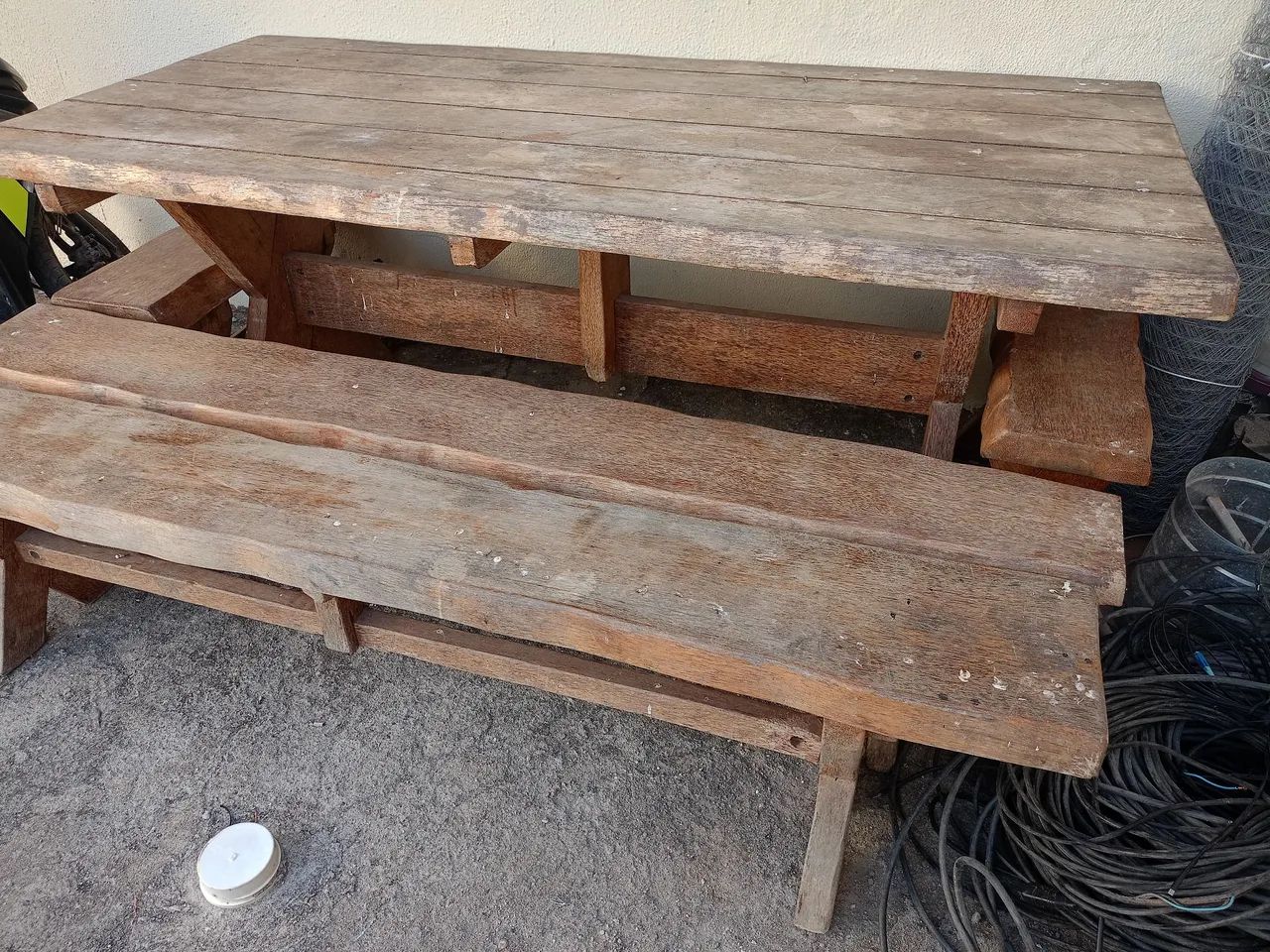 Mesa em Madeira Maciça + 4 Bancos