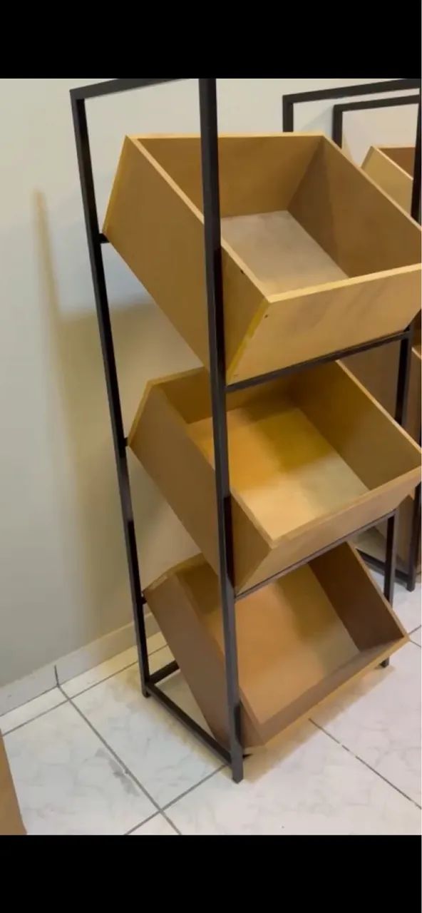 Prateleiras 64728974727938120