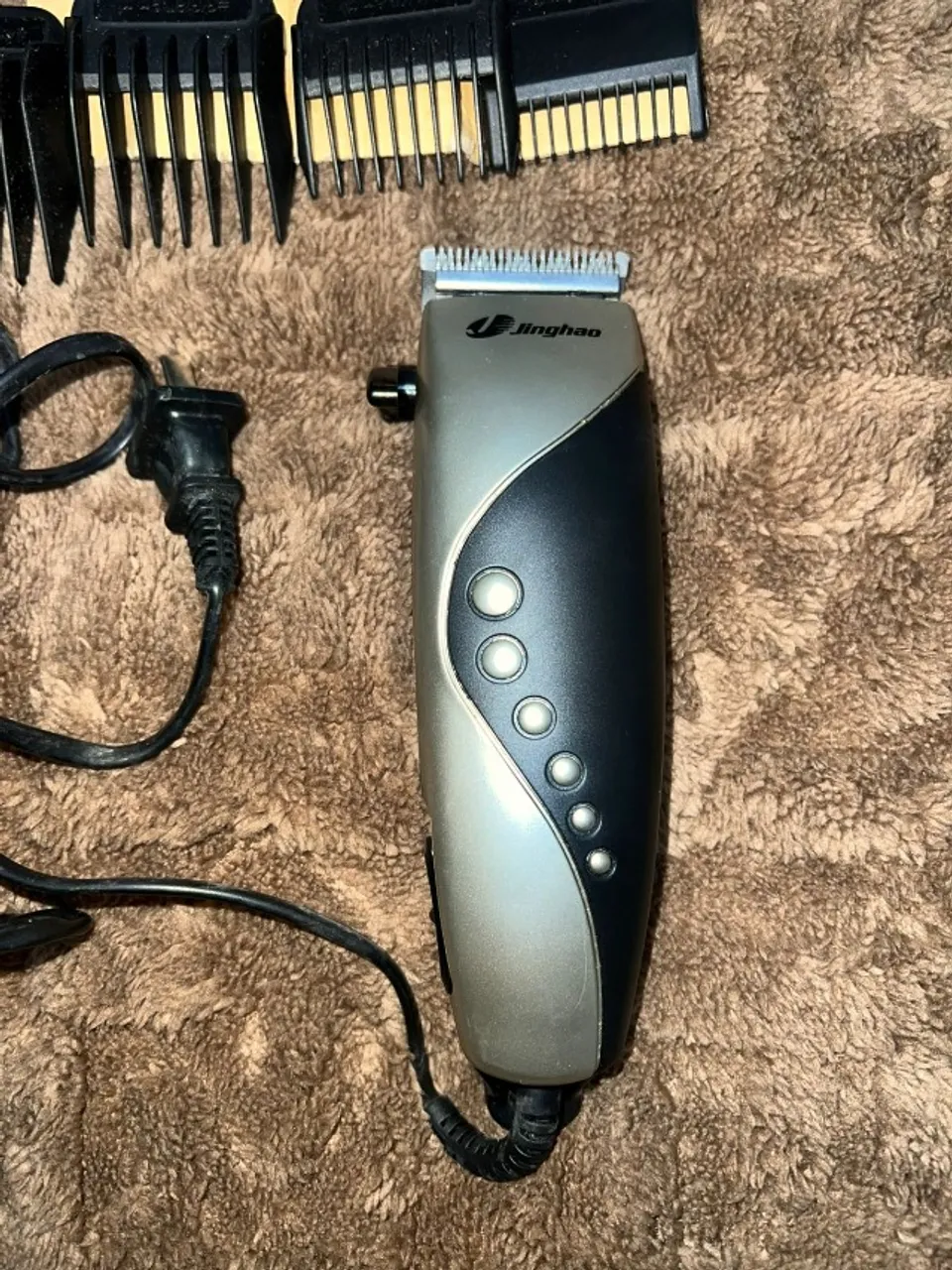 MÁQUINA DE CORTAR CABELO PORTATIL