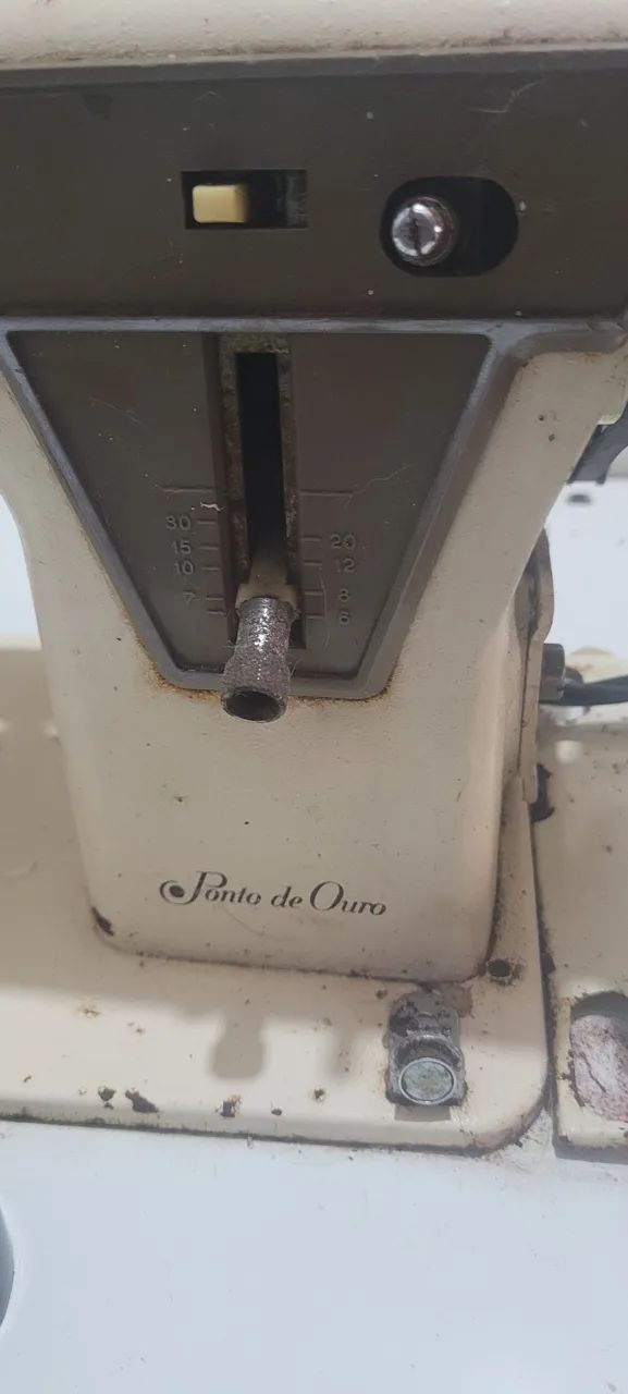 Máquina De Costura Singer Ponto de Ouro + Mesa aranha de aço... - Foto 4