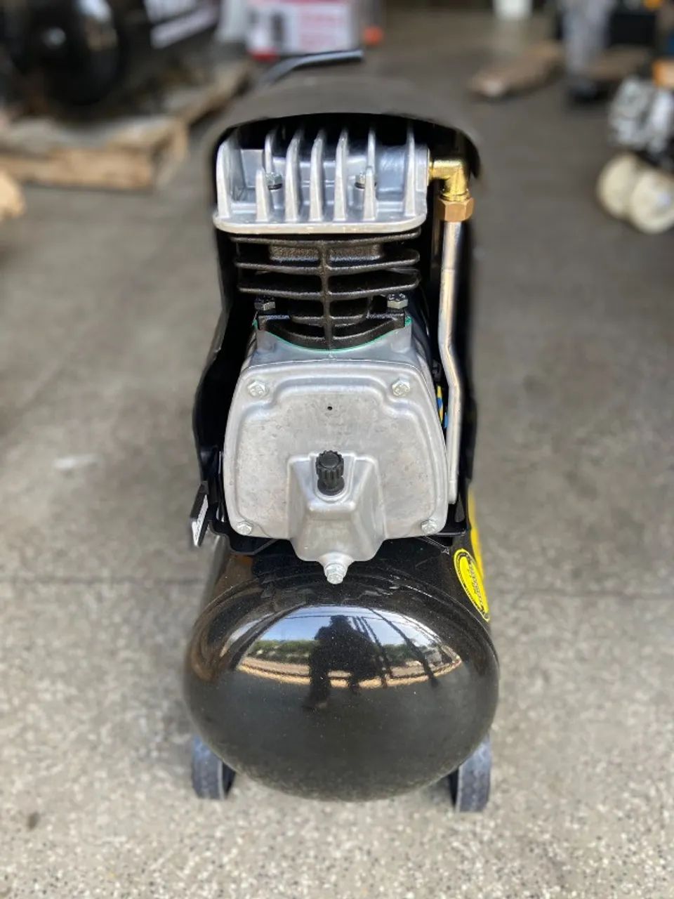 Compressor com rodinha 25 Litros Schulz Pratiko - Foto 2