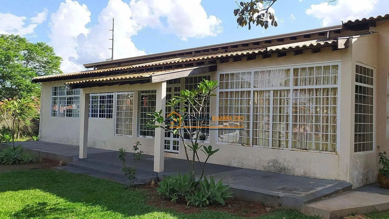 Casa com 4 dormitórios para alugar, 135 m² por R$ 2.838,51/mês - Coophasul - Campo Grande/
