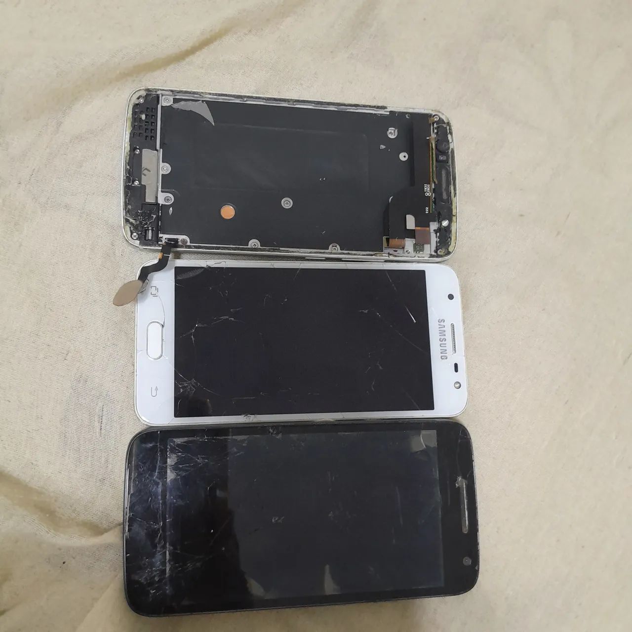 3 celulares carcaça pra retirada de peças ou concerto 