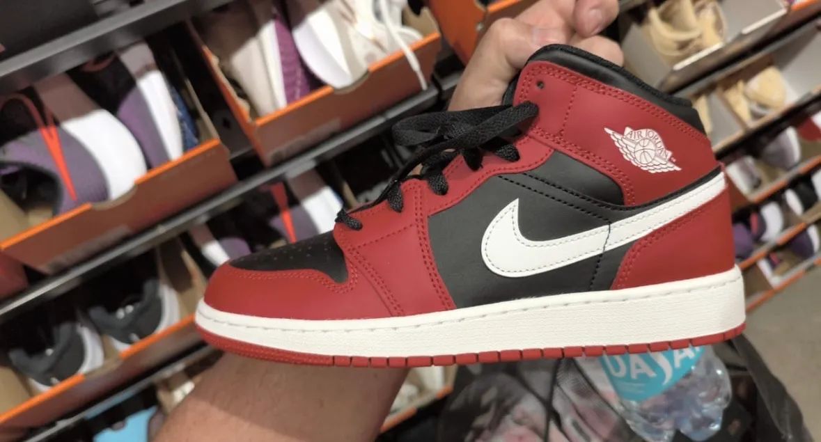 TÊNIS AIR JORDAN 1 MID  - Foto 2