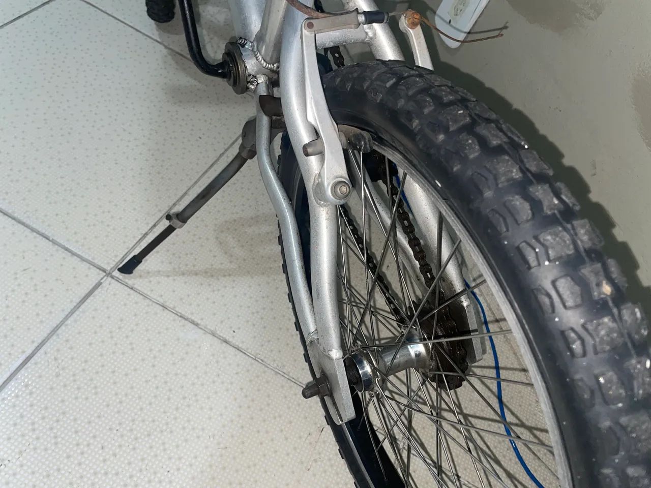 Bicicleta prata bmx (descrição) - Foto 2