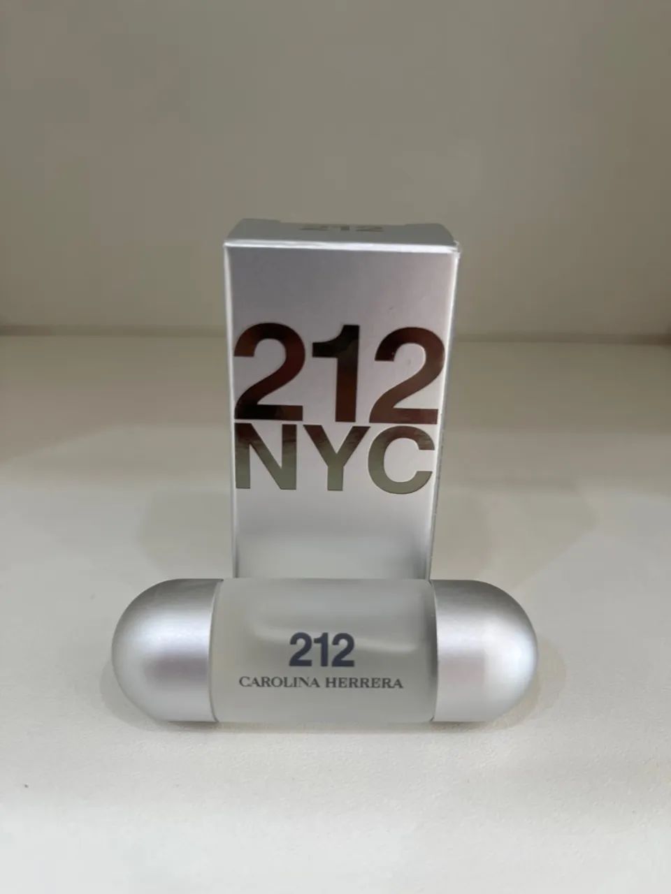 Perfume Miniatura 212 edt 5ml Carolina Herrera