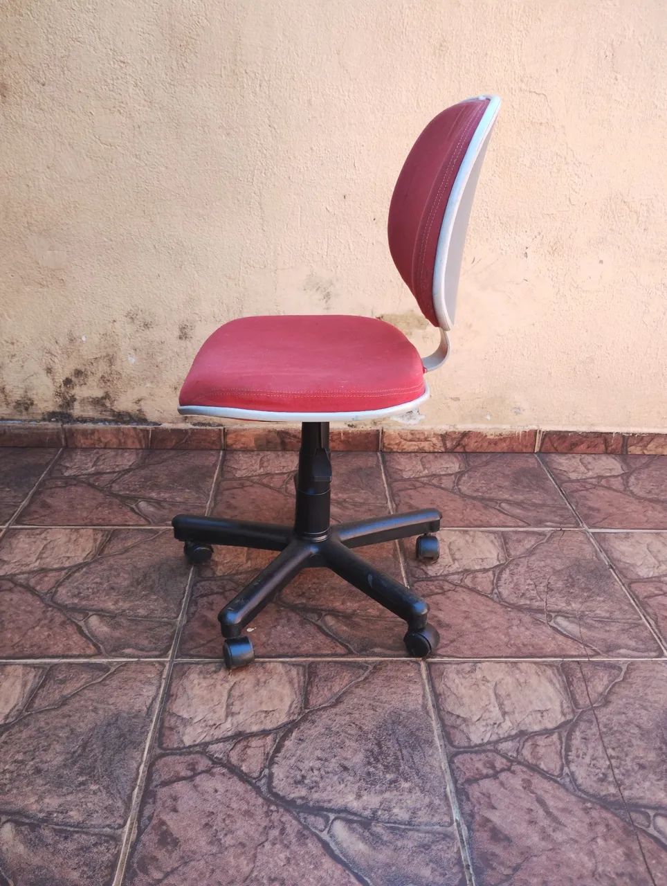 Cadeira de escritório com rodas e regulagem  - Foto 5