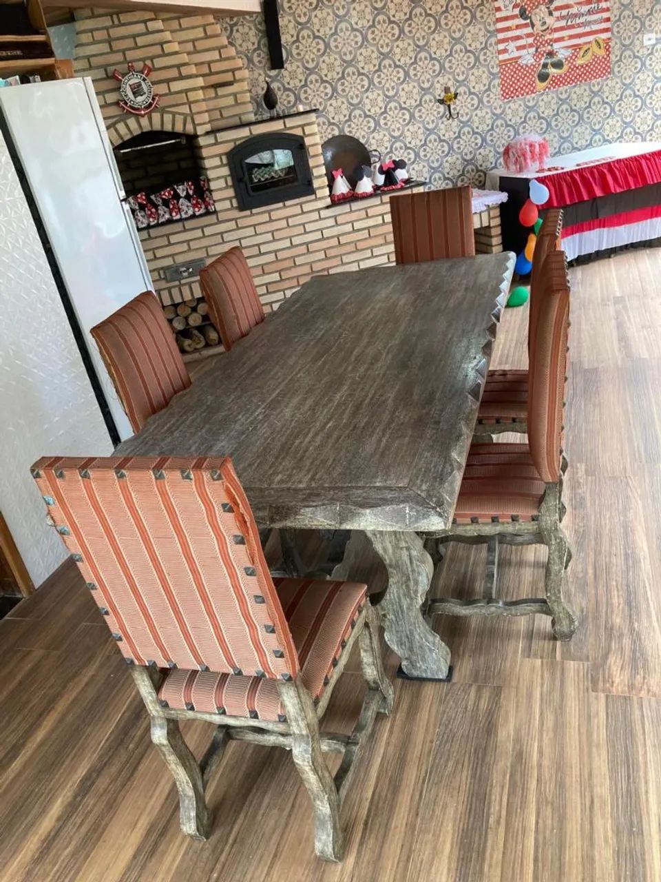 Mesa de Jantar de Madeira Maciça com 8 cadeiras - Foto 2