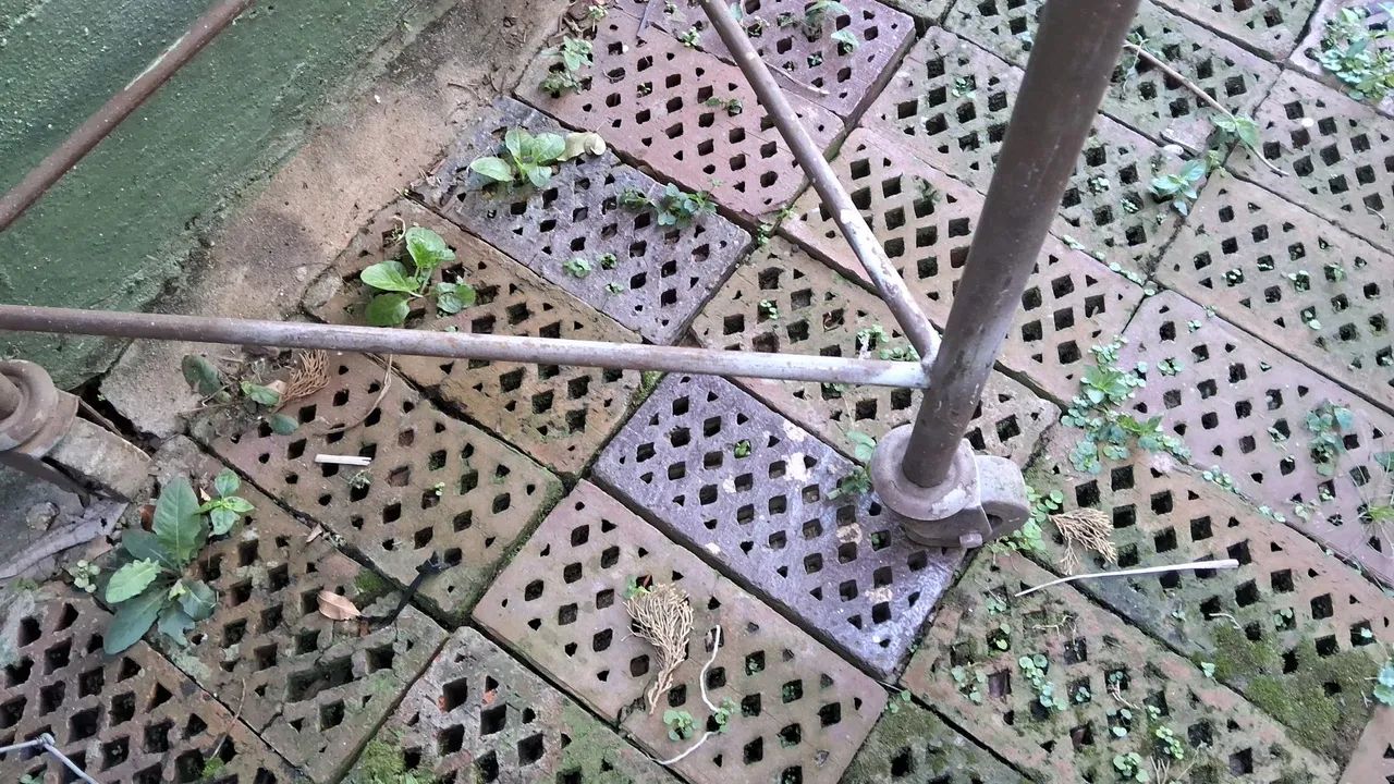 Mesa de madeira rústica para oficina - Foto 4