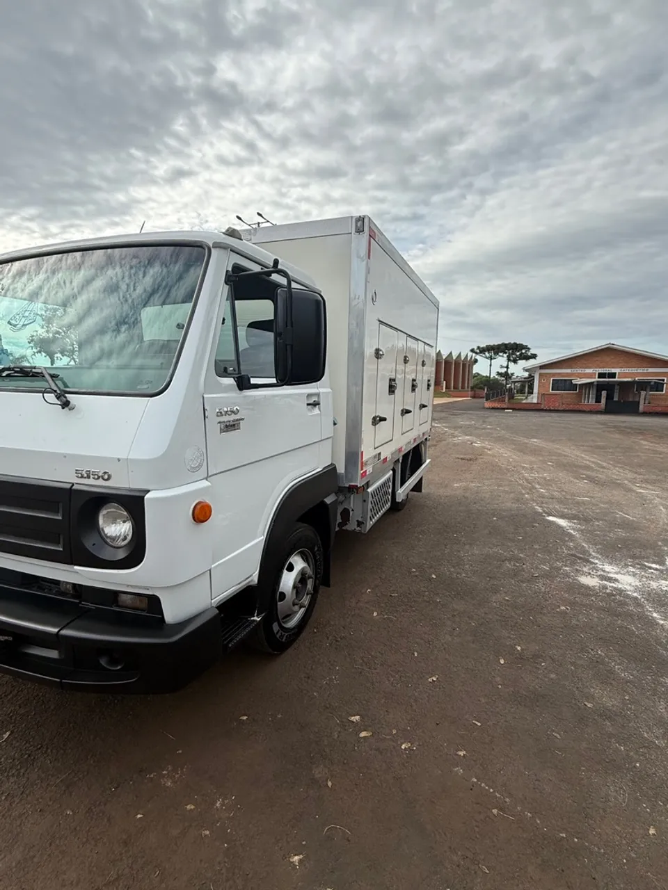 CAMINHÃO VW DELIVERY 5-150 HC COM BAÚ SORVETEIRO DE CONGELAMENTO HC
