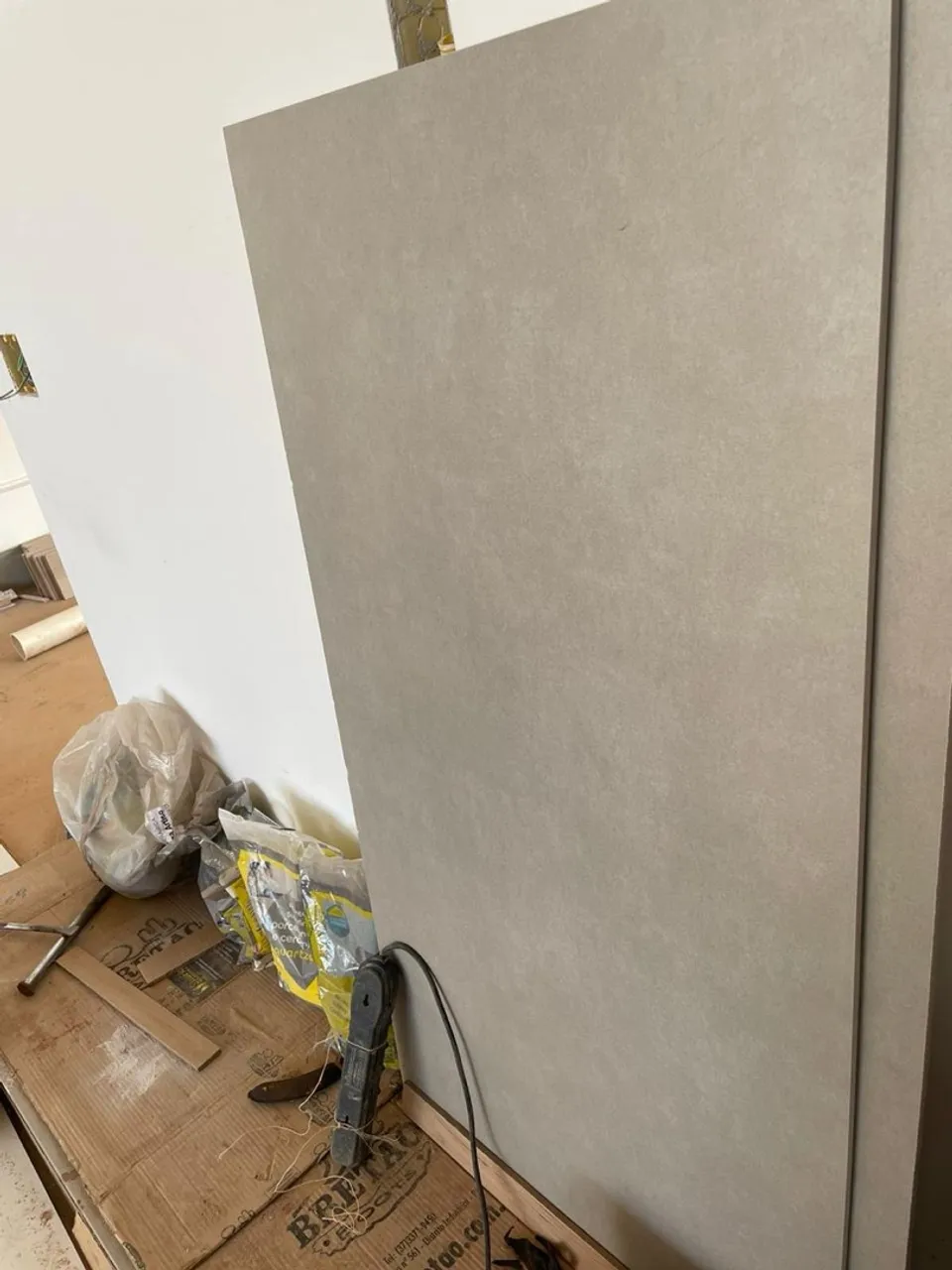 Placas de Porcelanato Cinza Claro - Novas