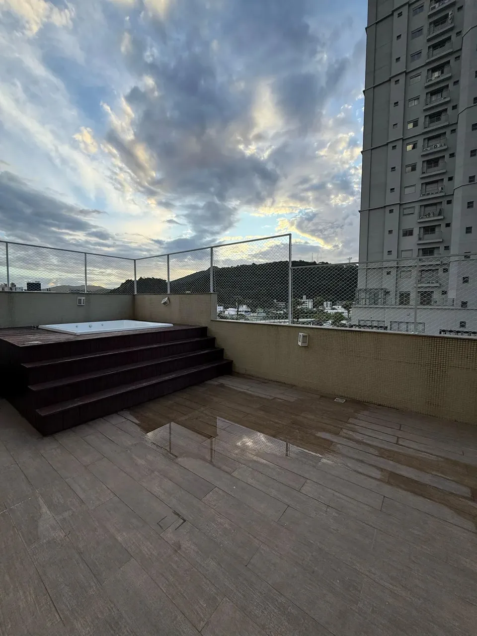 GARDEN COM JACUZZI, 3 SUÍTES!!!