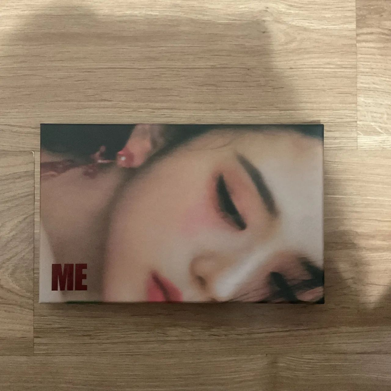 Álbum Jisoo (BLACKPINK) - ME (RED ver.) 1° edição + Pôster e brindes