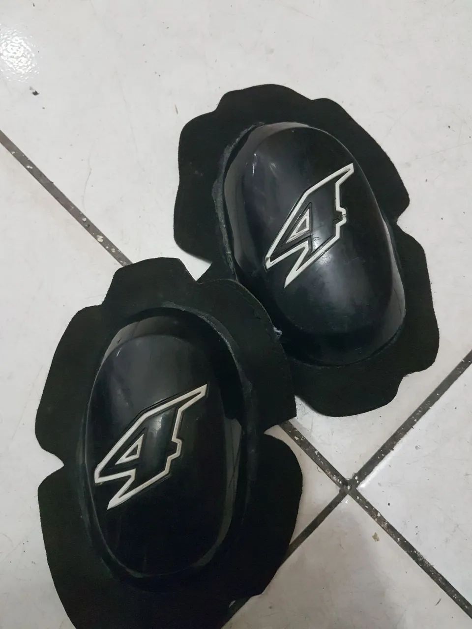 Joelheiras. Saboneteiras Esportivas p/macacão de couro  - Foto 6