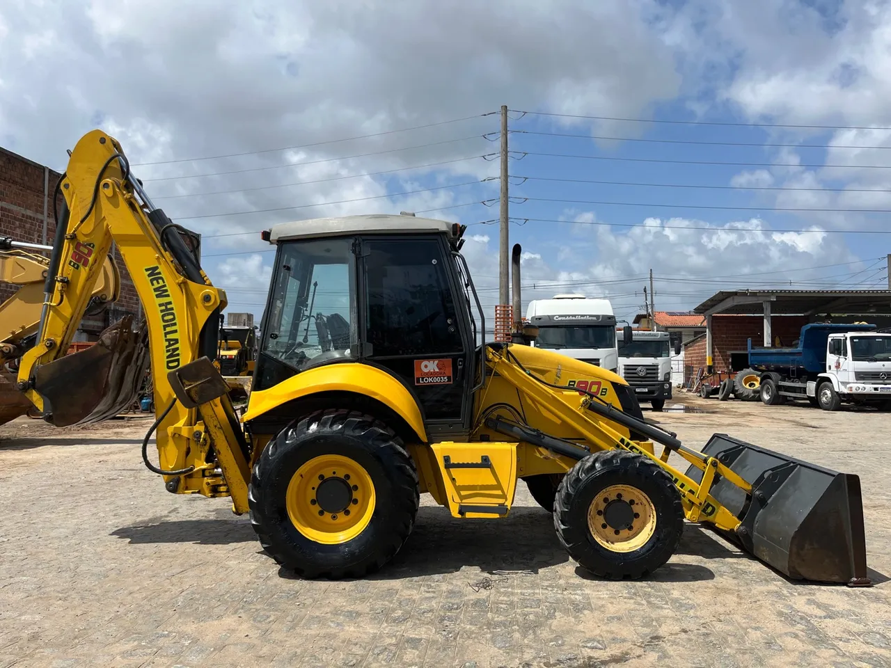 Retroescavadeira New Holland B90b 