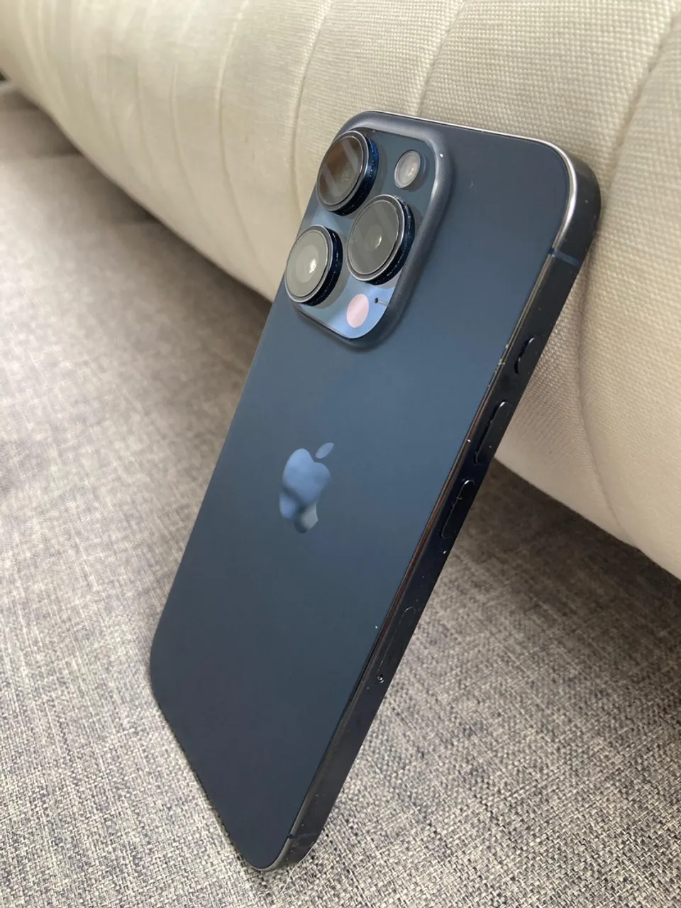 iPhone 15 Pro 256GB Titânio Azul - Ótimo estado, com caixa e carregador original