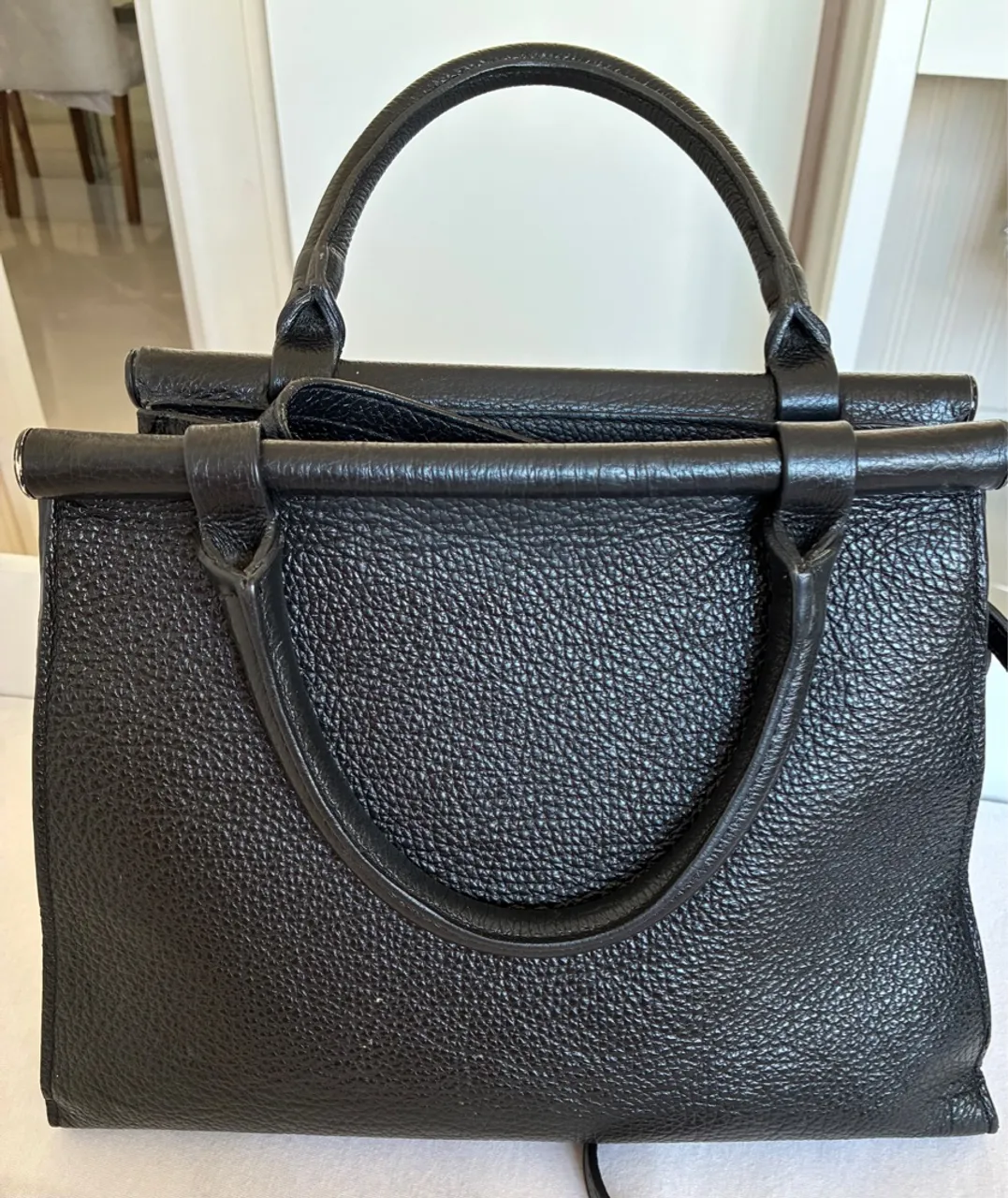 Bolsa de Ombro Preta de Couro Arezzo