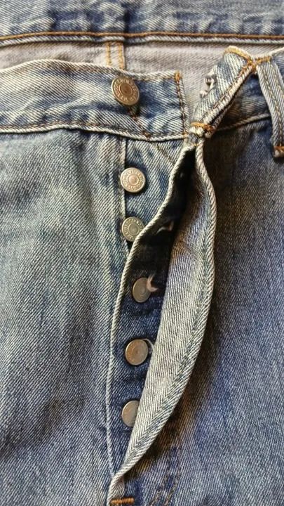 Calça Levis 501 ORIGINAL masculina - jeans azul clássico - Foto 4