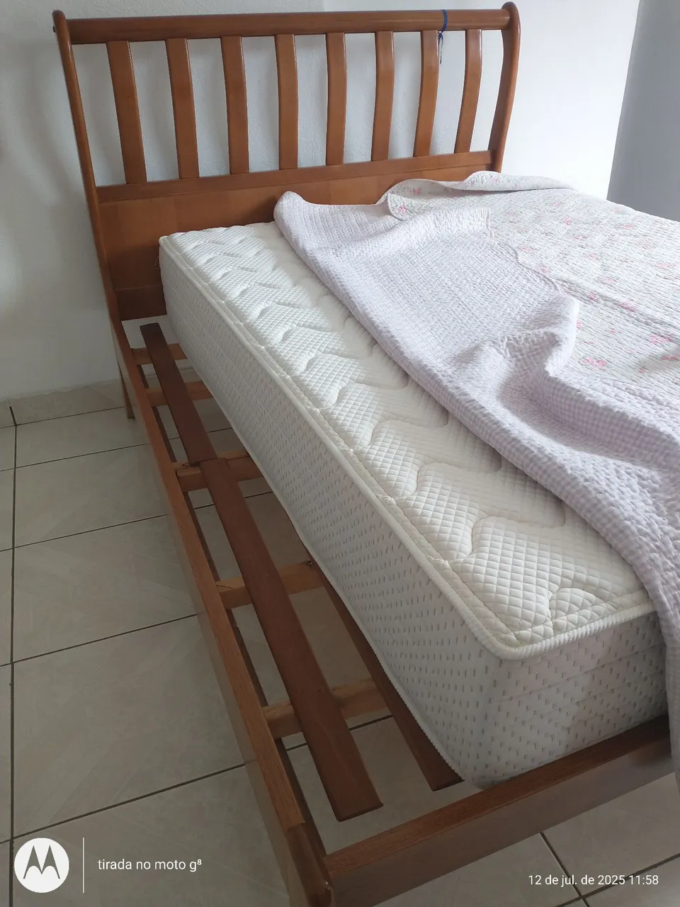 Cama de Madeira com Colchão