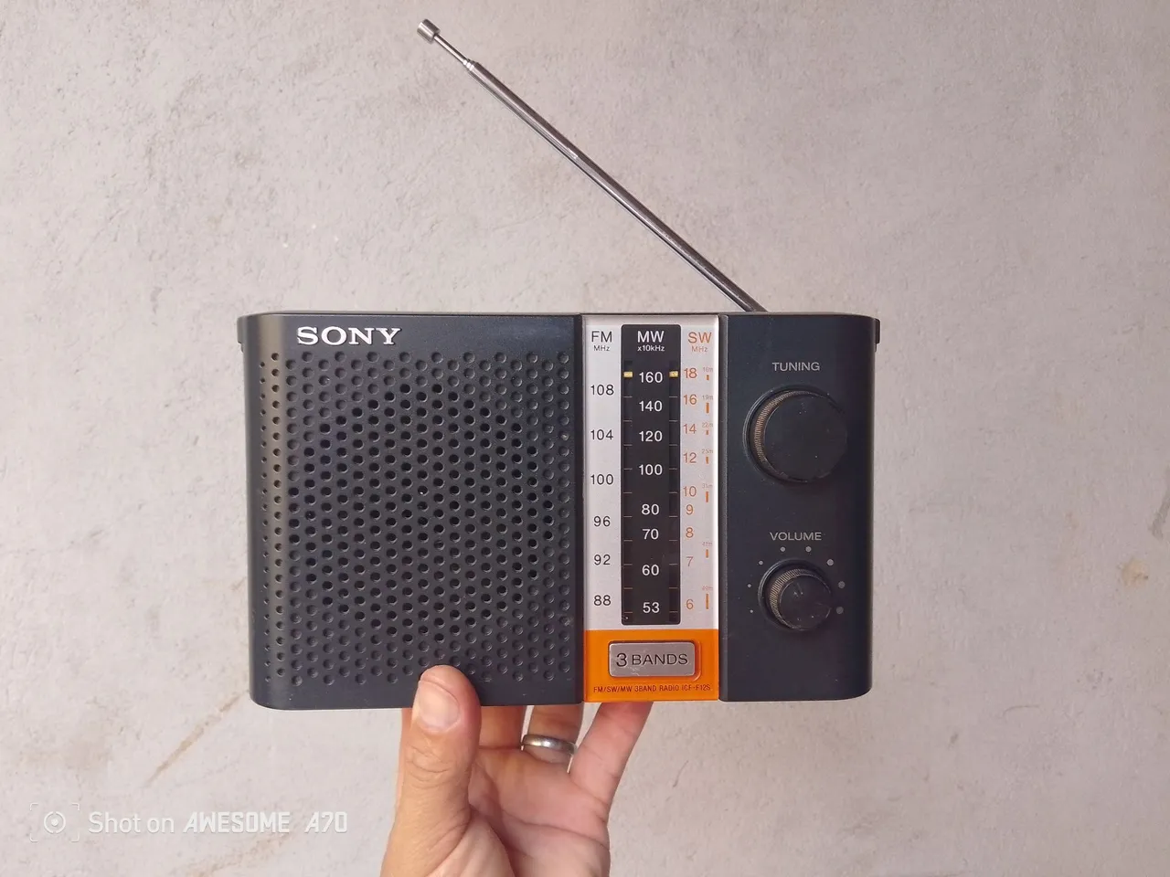 Rádio Portátil Sony 3 Bandas FM/MW/SW