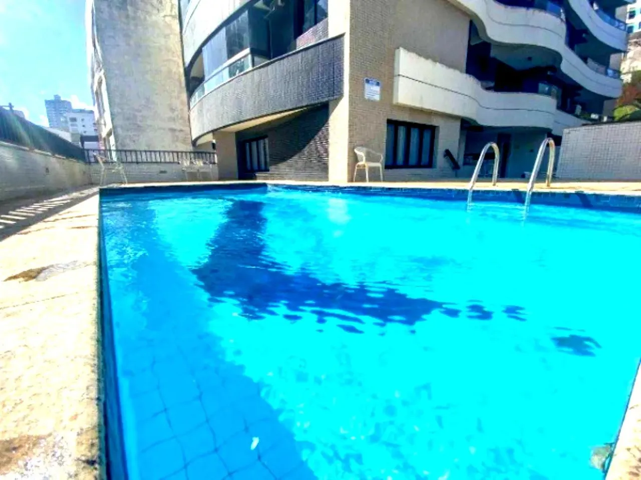1 QUARTO DECORADO PISCINA NA BARRA PARA ALUGAR SALVADOR BA