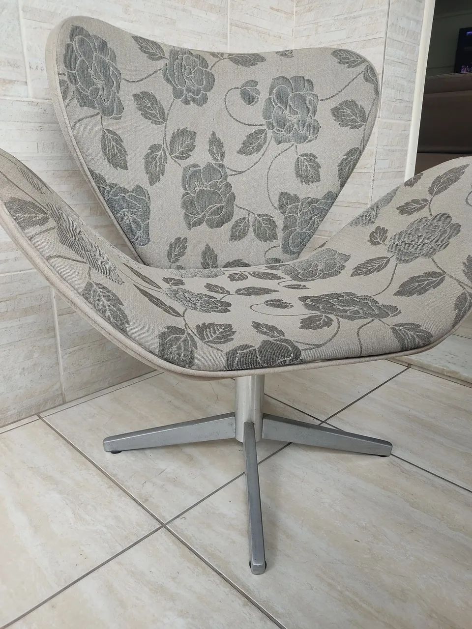 Poltrona Giratória Floral