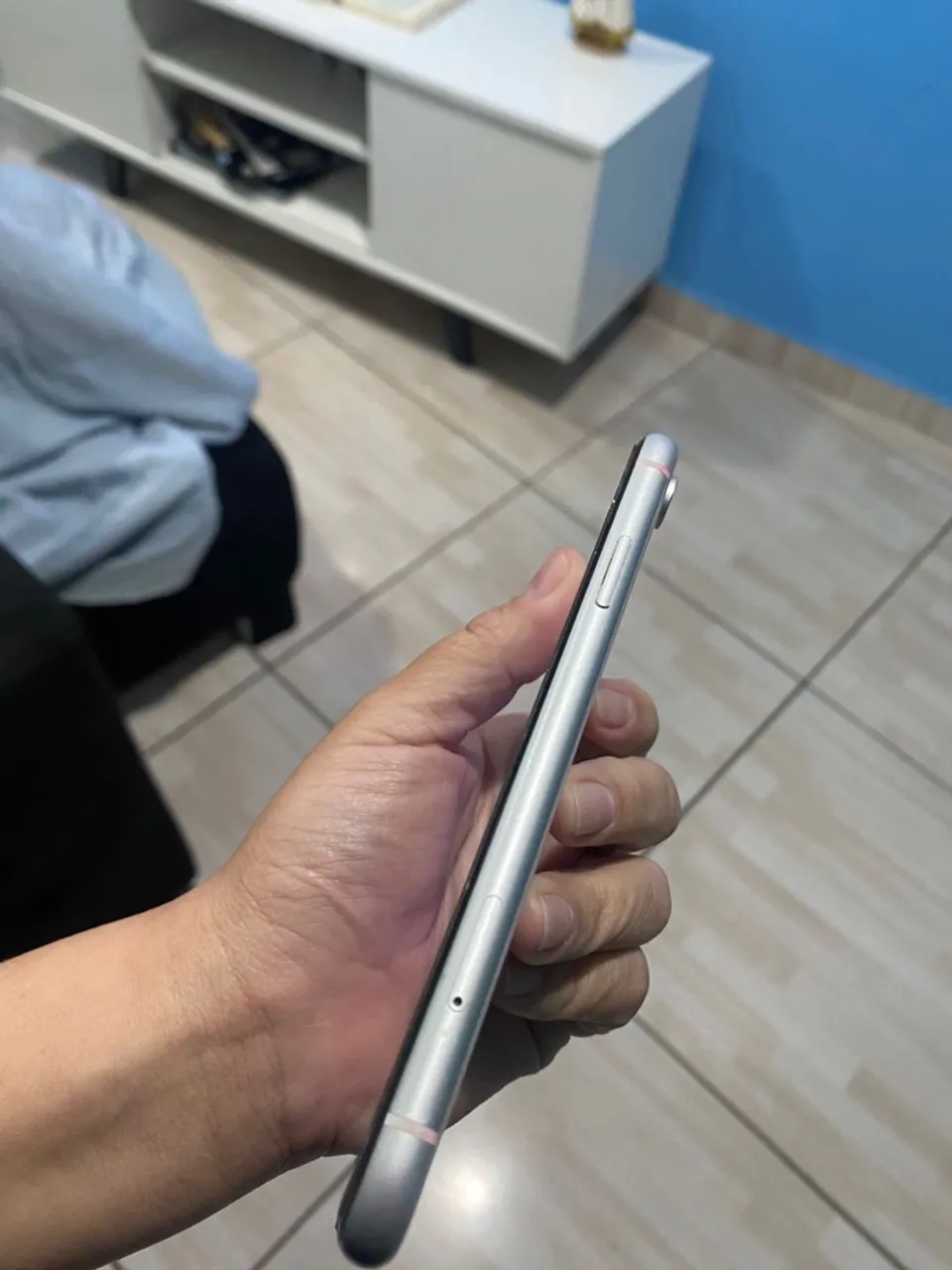 iPhone XR, bateria 75% e celular em ótimo estado