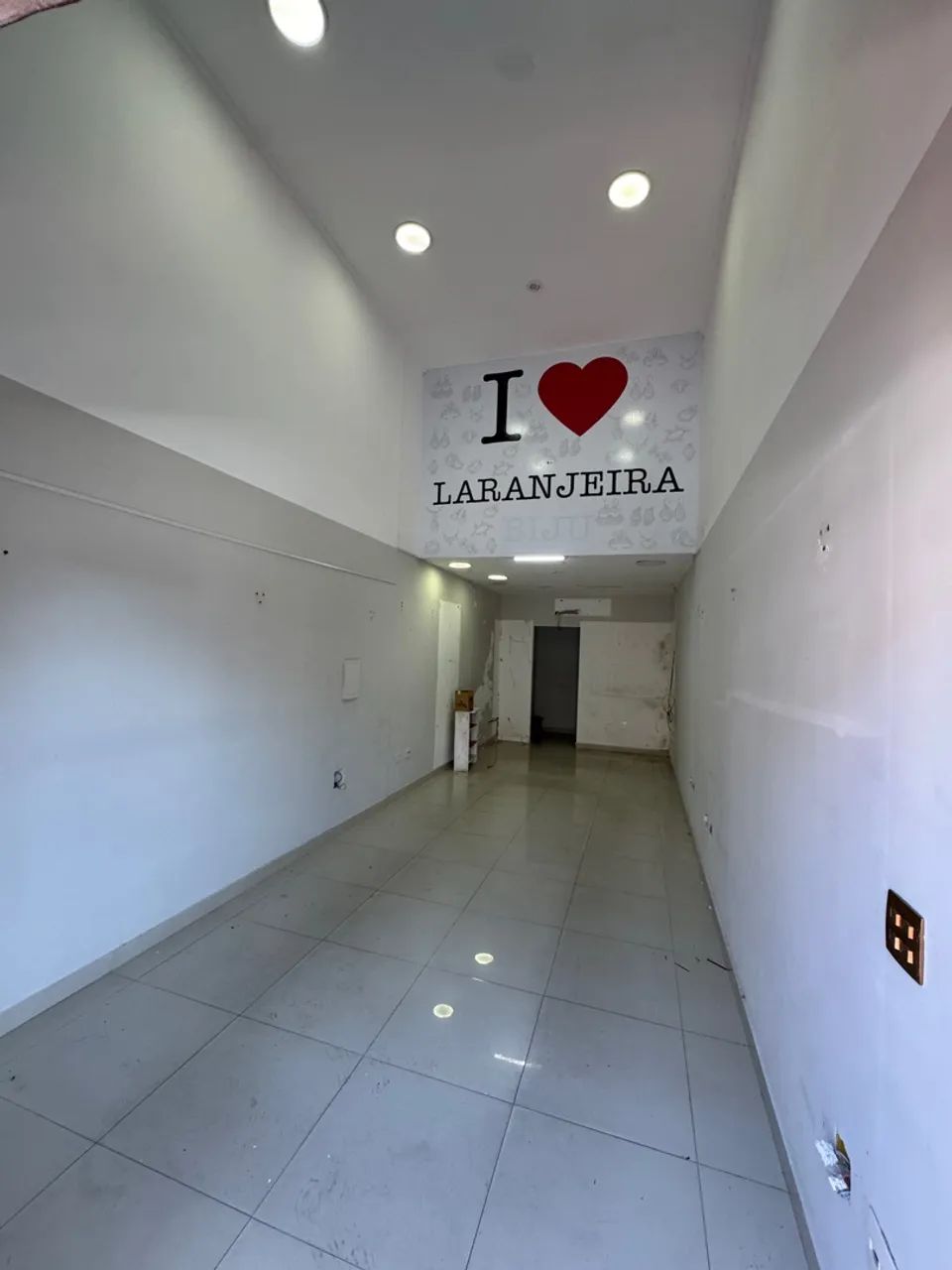 Loja em laranjeiras 40m2 em rua movimentada.