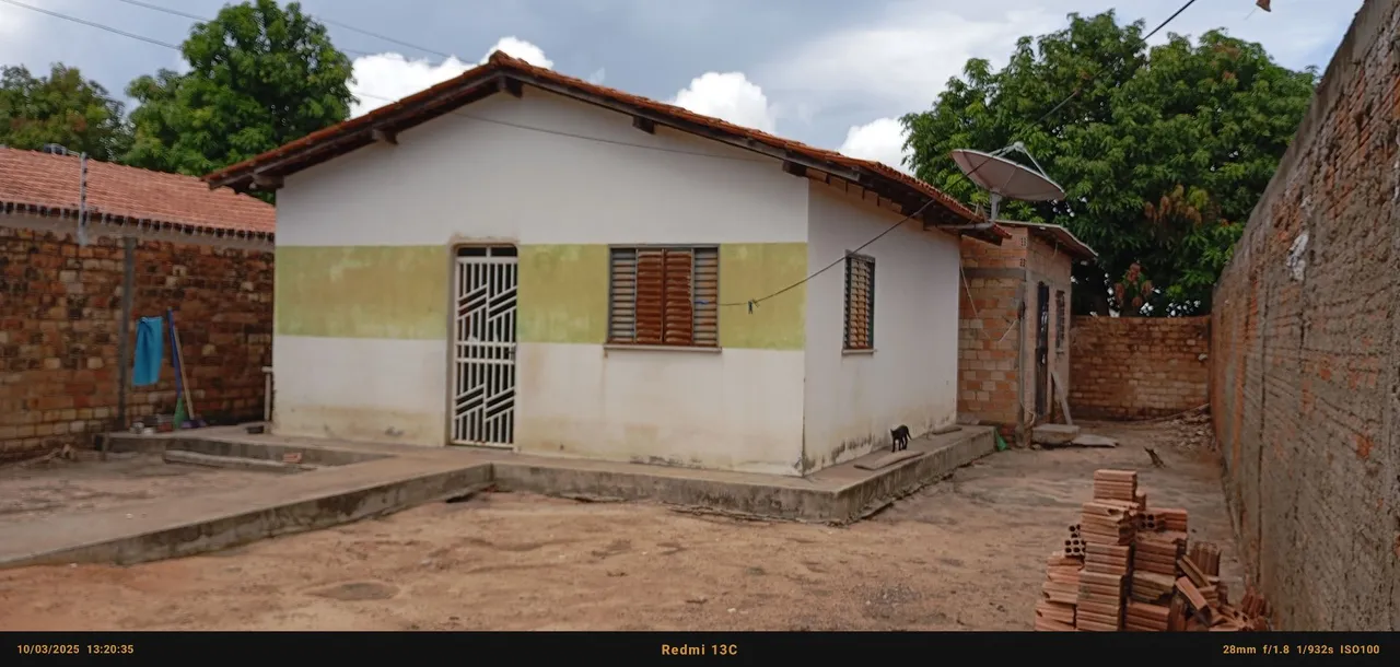 VENDO DUAS CASAS NO MESMO TERRENO