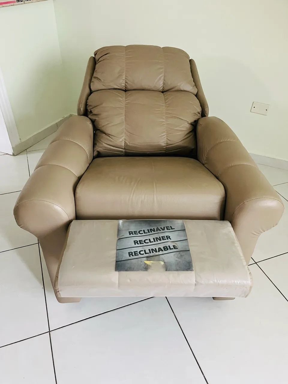 Poltrona Reclinável Herval Slim, manual, corino, cinza. 