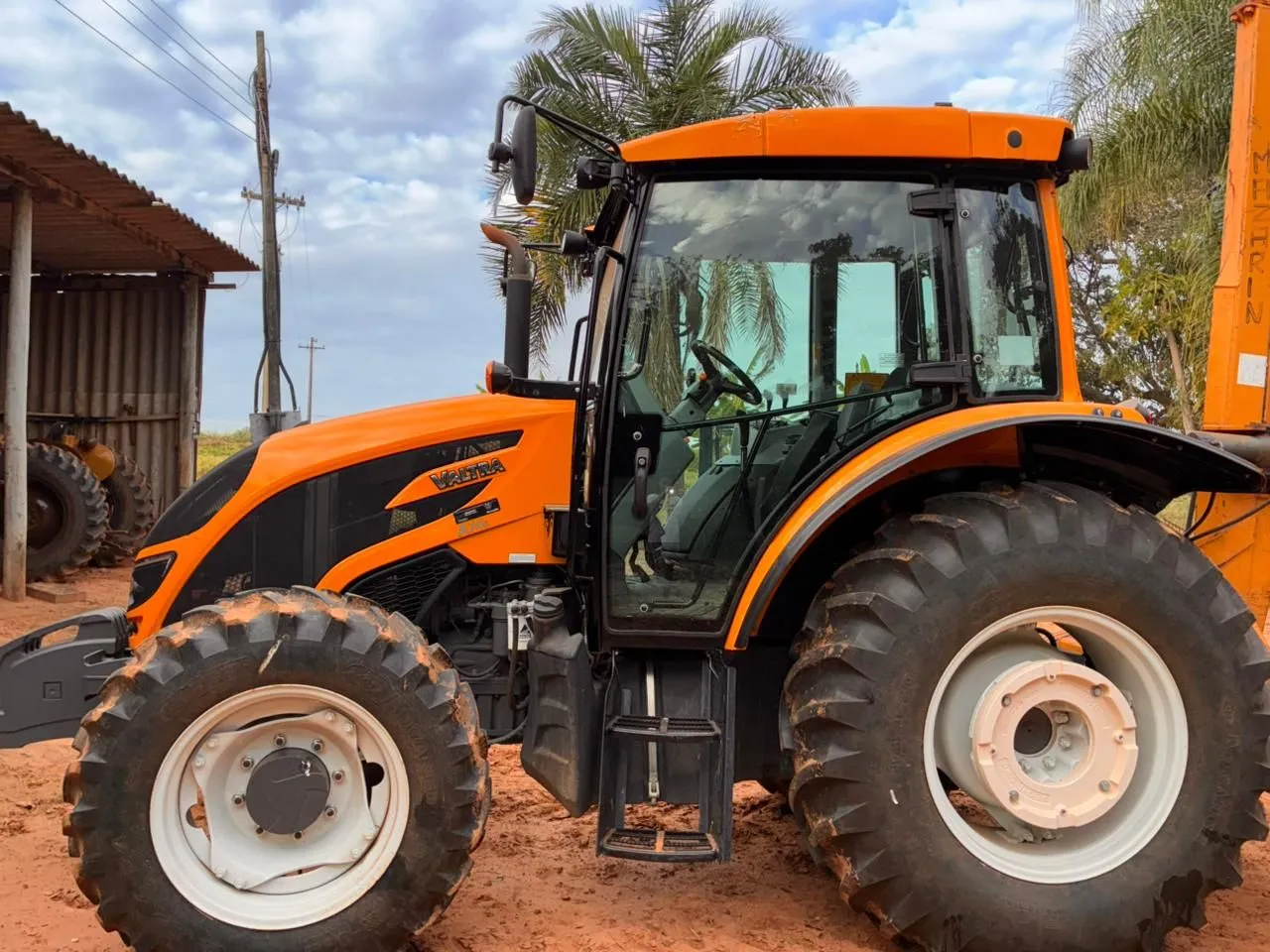 Trator Valtra A104 4x4