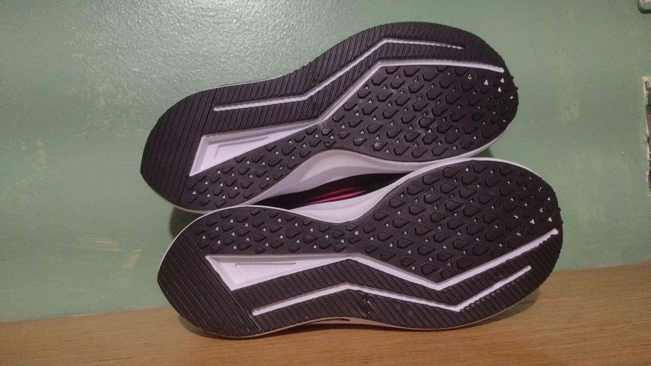 Tênis Nike Zoom Feminino Preto e Rosa - Foto 4