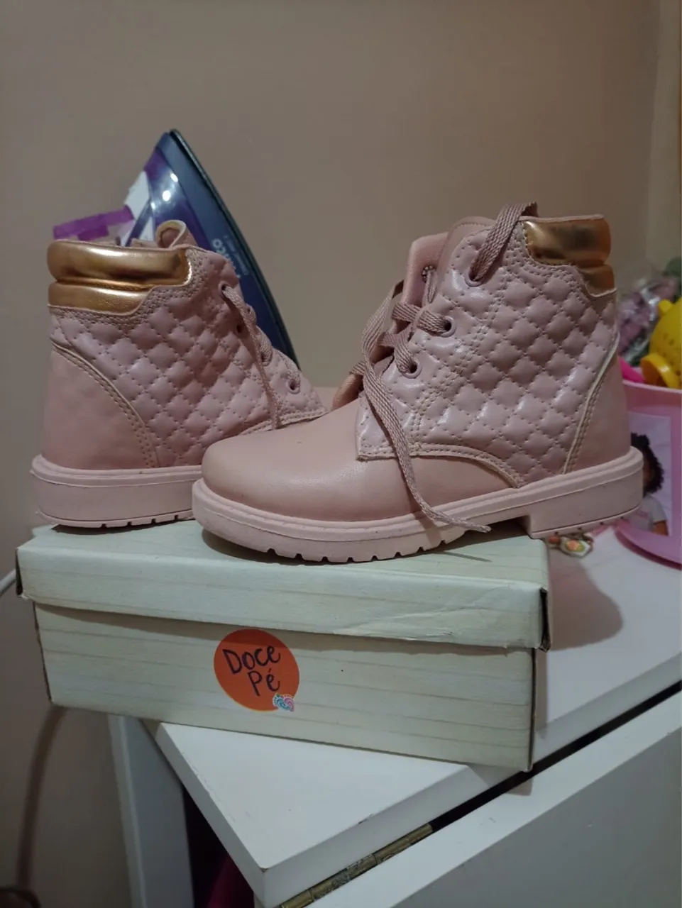 4 pares de calçados infantis femininos
