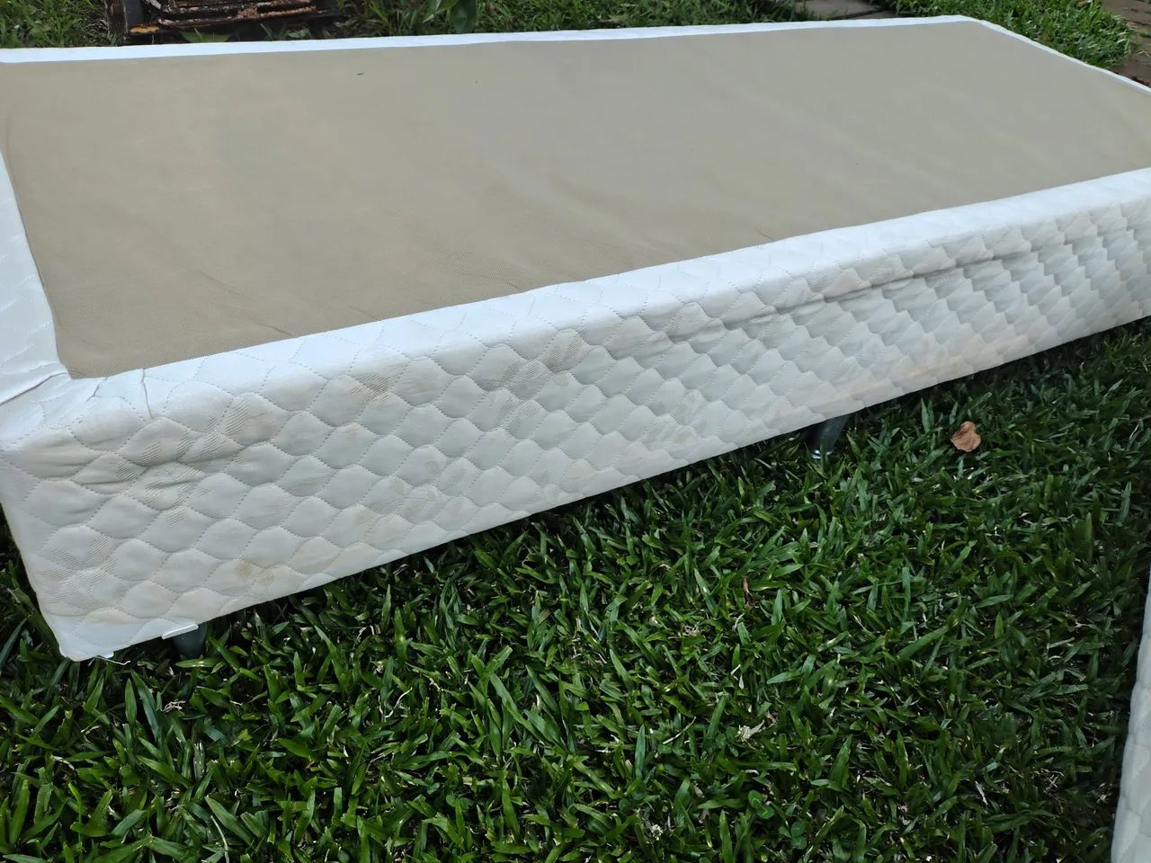 Com entrega base box Queen 64296269577474124