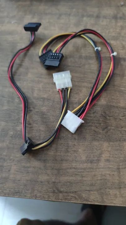 Conversor Molex para Duplo Sata