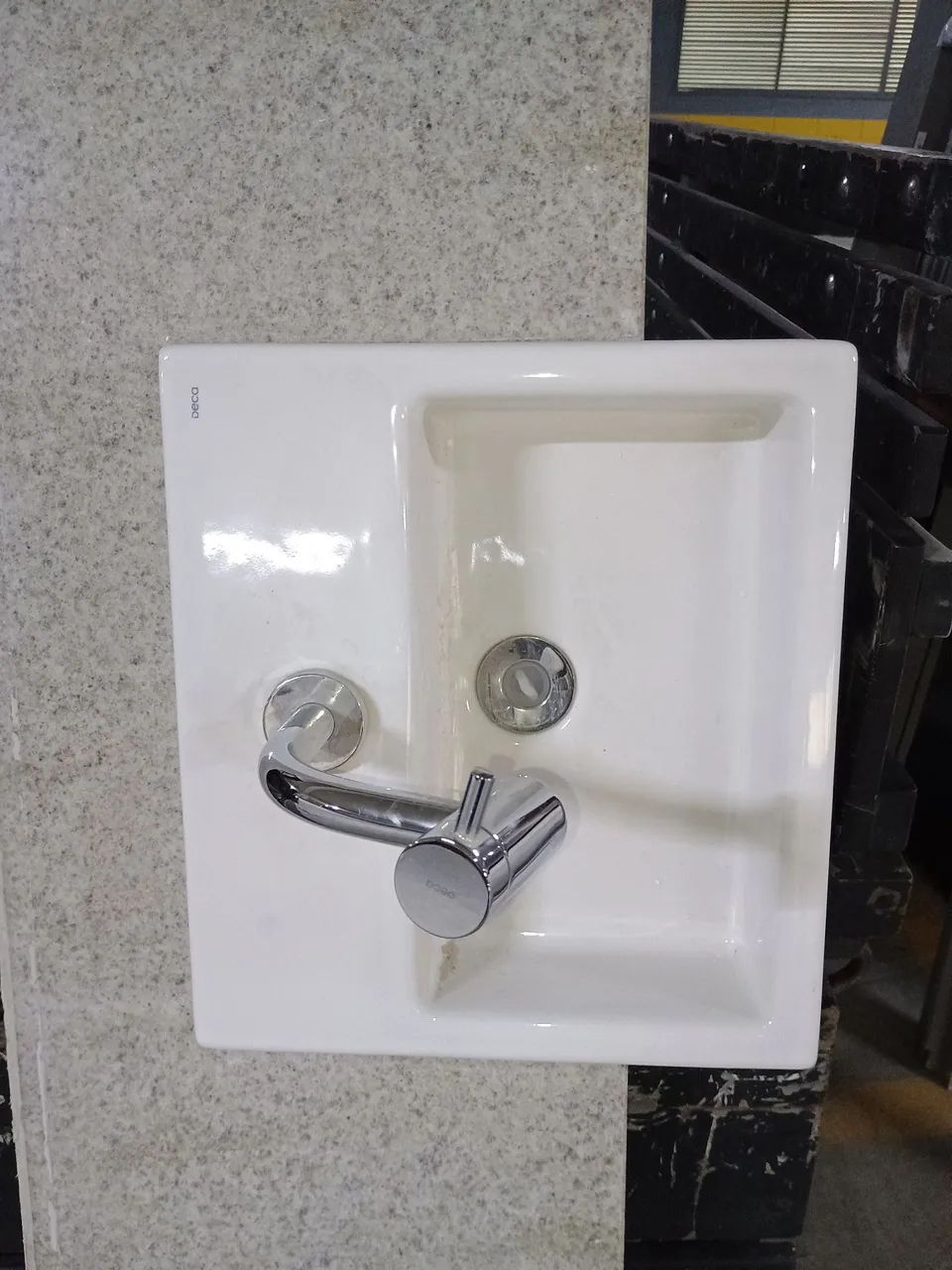 Pia de banheiro com cuba e torneira 1,50 x 0,45 - Foto 2