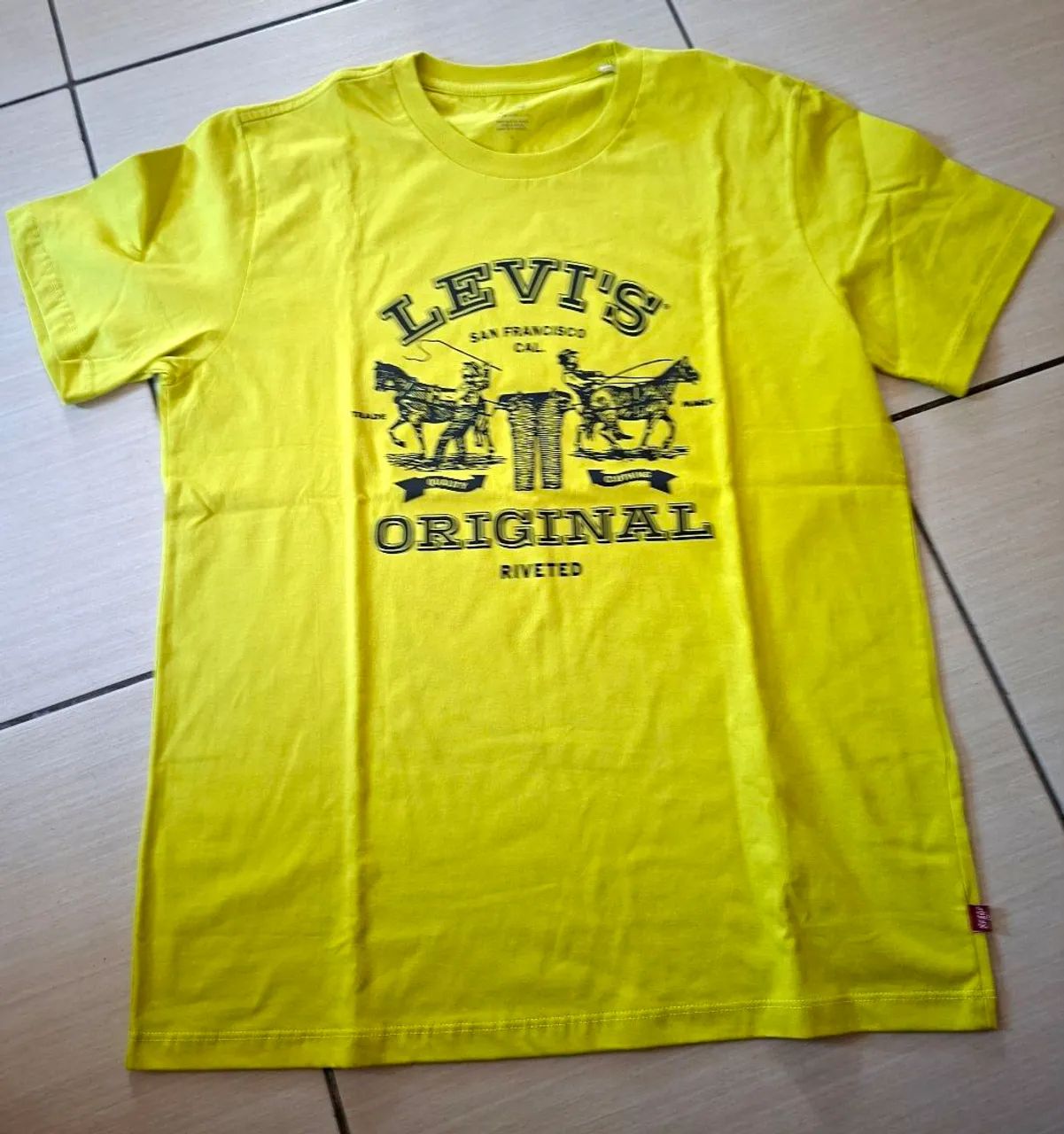 Camiseta Levi's, tamanho M, Nova sem uso, Original!!