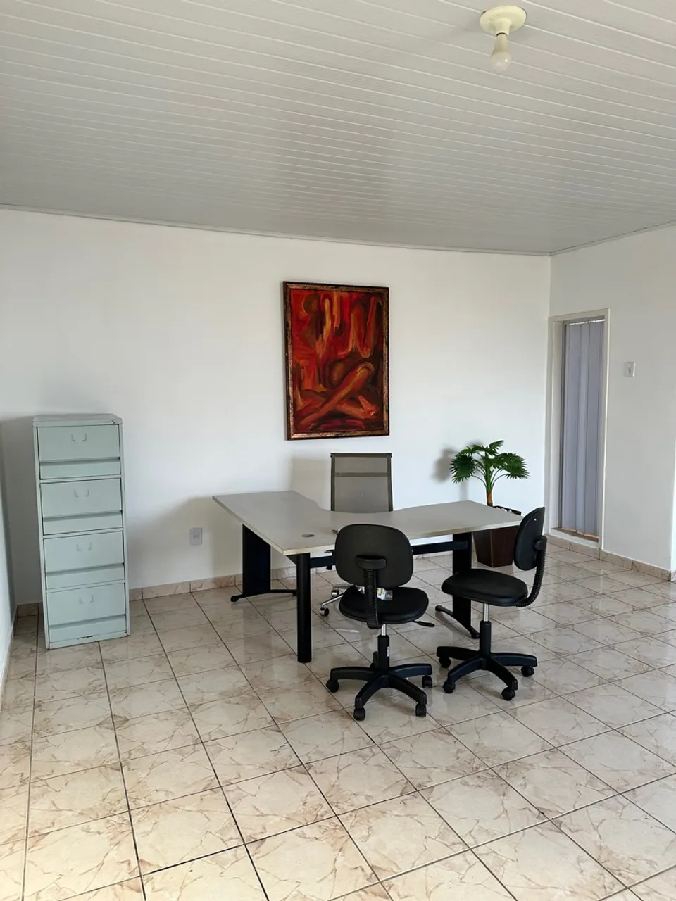 Sala comercial mobiliada com ar